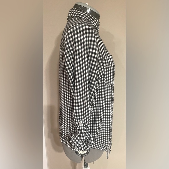 Jones New York Top Size M Gingham Tie Checkered Black V-neck roll sleeve - Picture 6 of 8